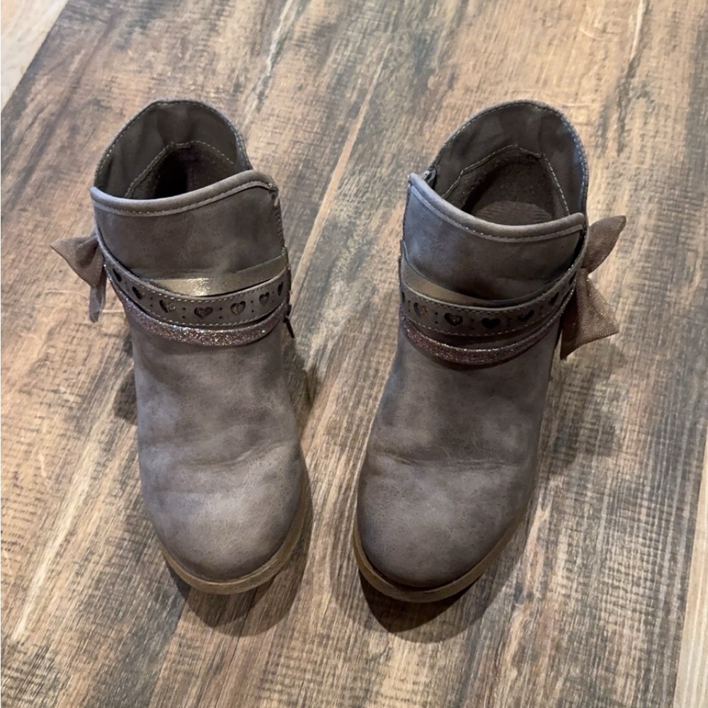 Stylish Gray Ankle Boots for Girls
